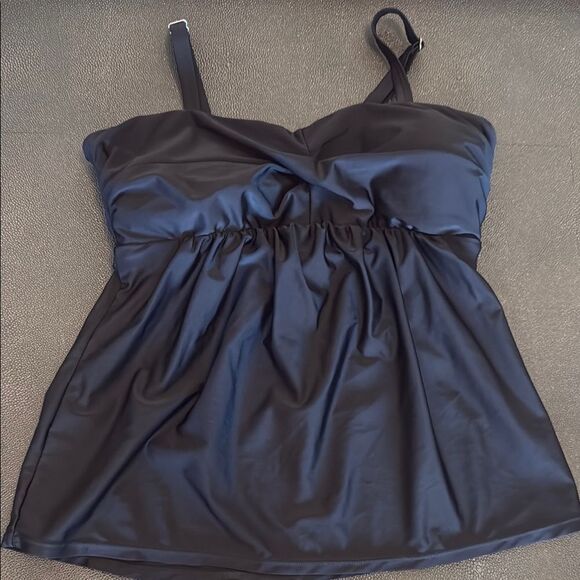 Black Tankini Top with built in bra size Large - Picture 1 of 8